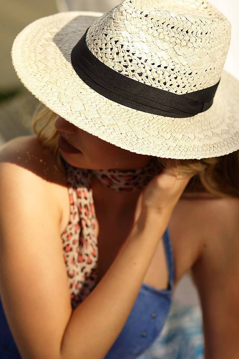 Boho Chic Summer Panama Hat: light beige wide-brim hat with rounded crown and woven texture