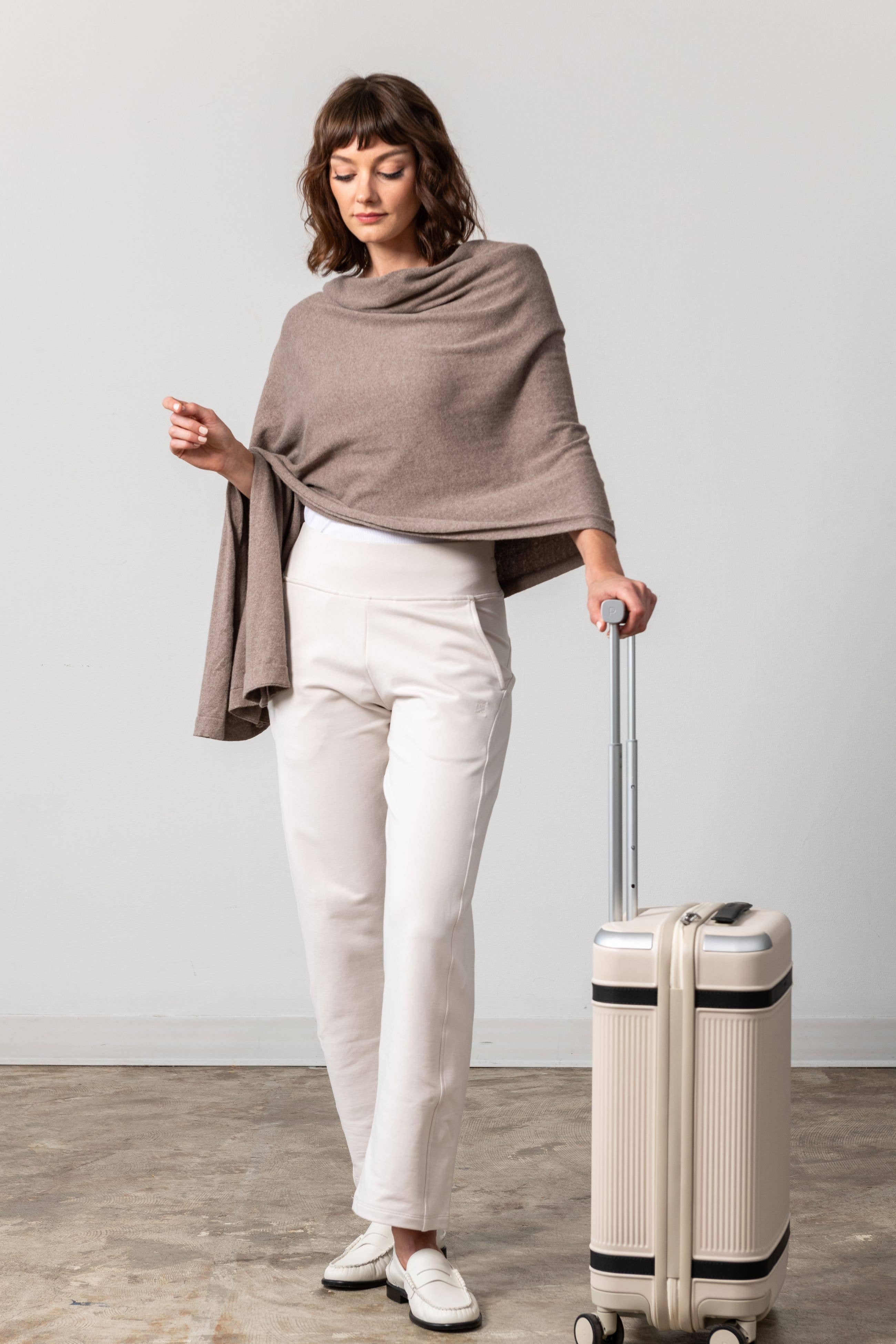 Dreamsoft Organic Cotton Travel Scarf Latte: rectangular shawl in light beige with soft fringed edges