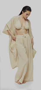 Ege Kimono: loose fit, mid-length, cream color with wide sleeves and straight hem