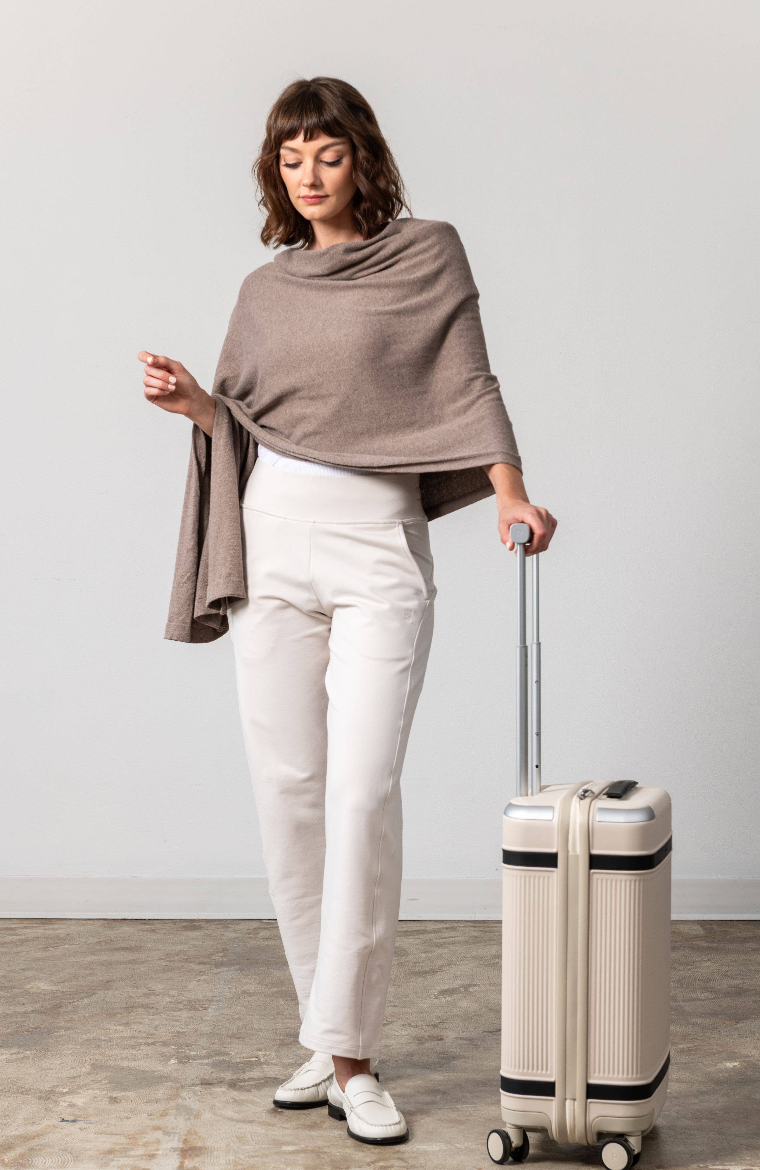 Dreamsoft Organic Cotton Travel Scarf Latte: rectangular shawl in light beige with soft fringed edges